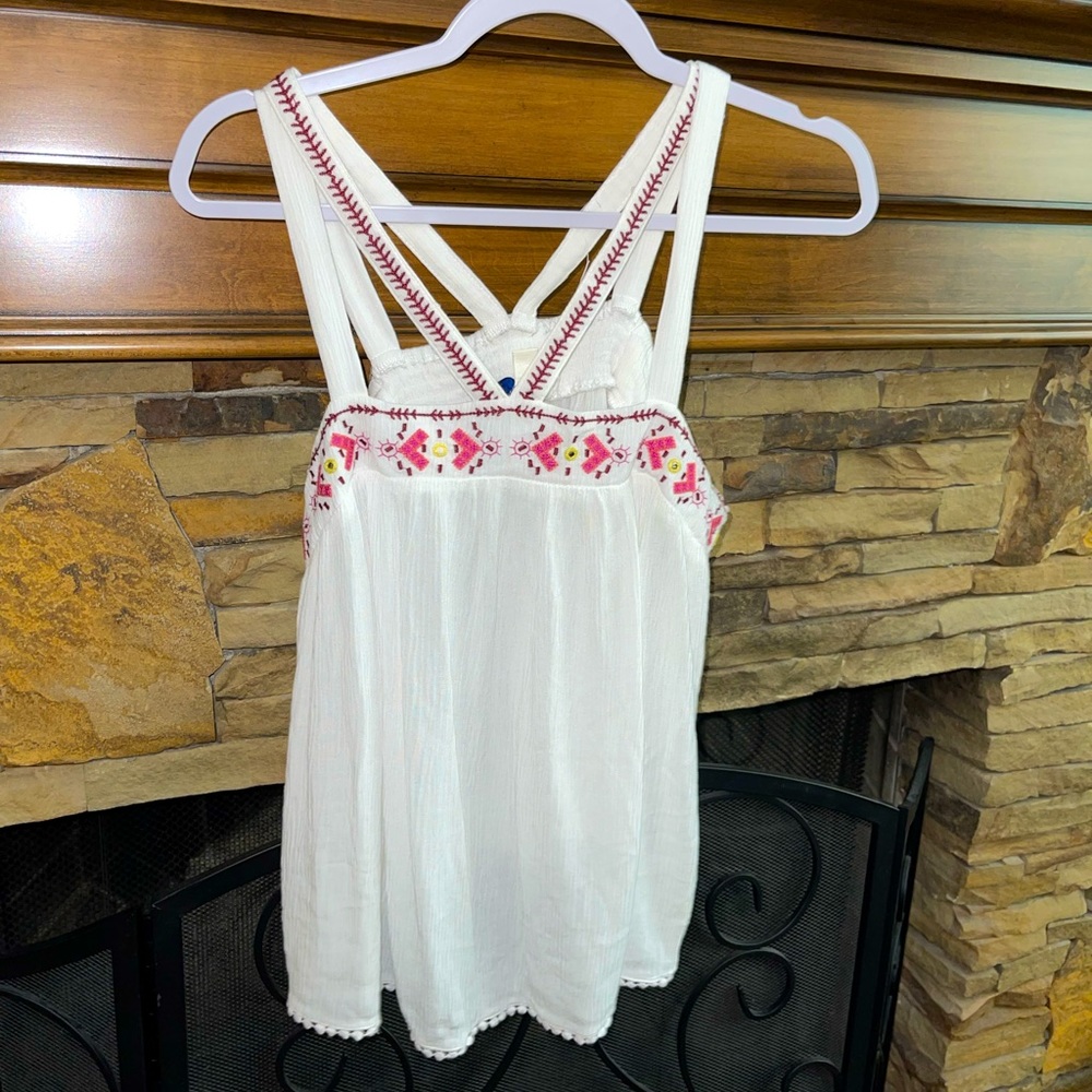 FRANCESCA’S FLOWY TANK TOP